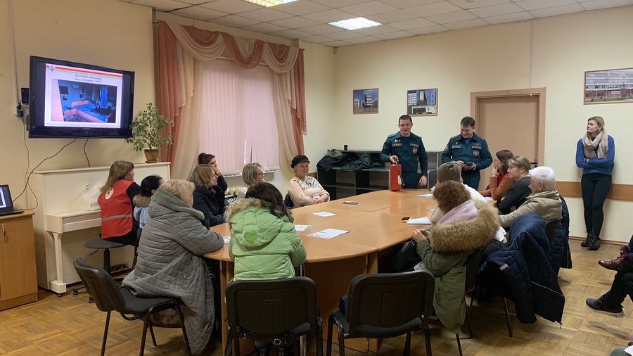 Встреча с врачом гериатром и представителями Красного Креста, с целью обучения навыкам ухода, первой медицинской помощи